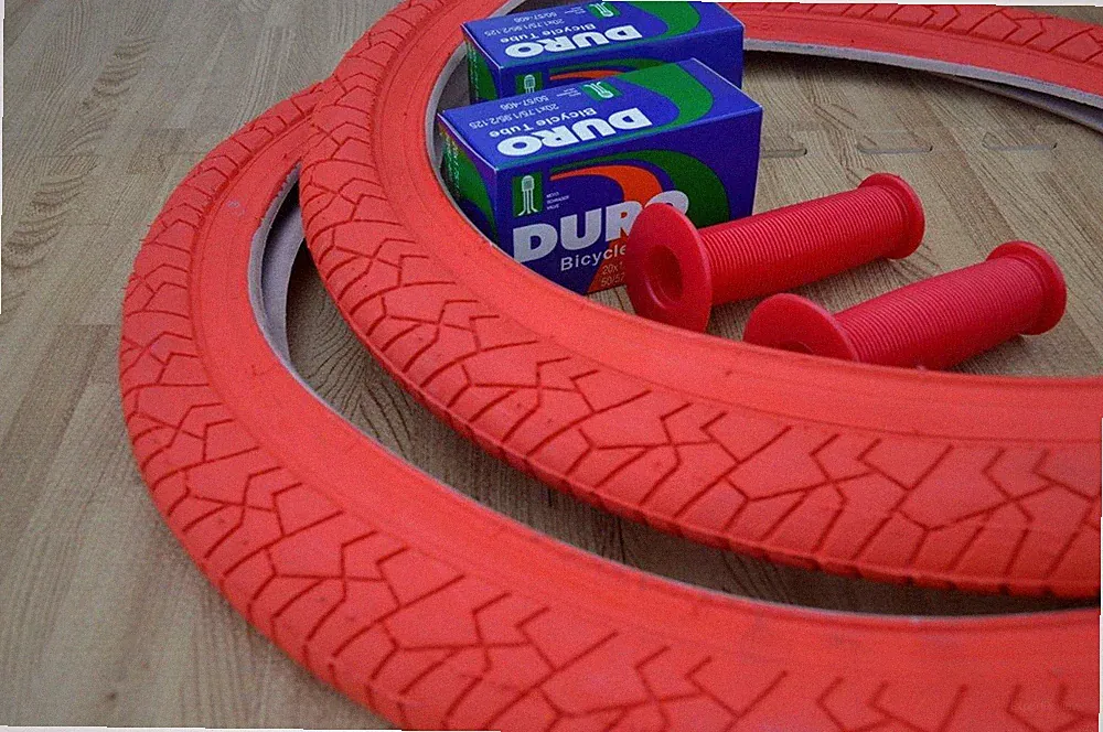 New PAIR of 20" BMX Bicycle Slick RED Street Tires & Tubes 20X1.95 *FREE GRIPS